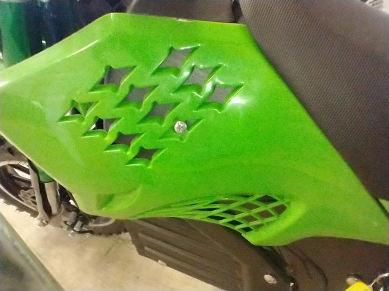 Kontio Motors Kids Cross Etu vasen ja oikea tankin koristelevy vihreä