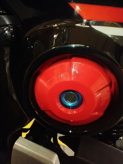 Kontio Motors SuperMoto Istuimen lukon ympäröivä muovi vasen