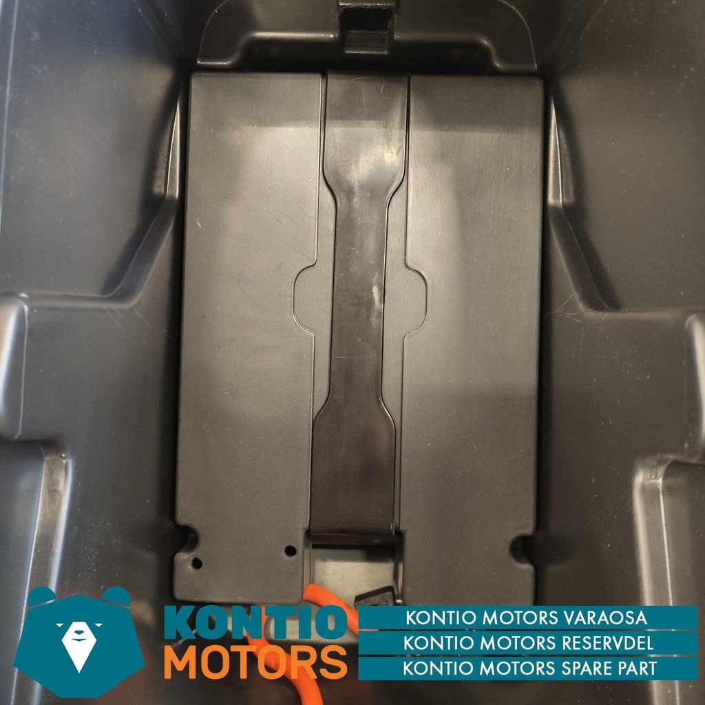 Kontio Motors e-Scooter 2.0: Akkujen laatikko istuimen alla