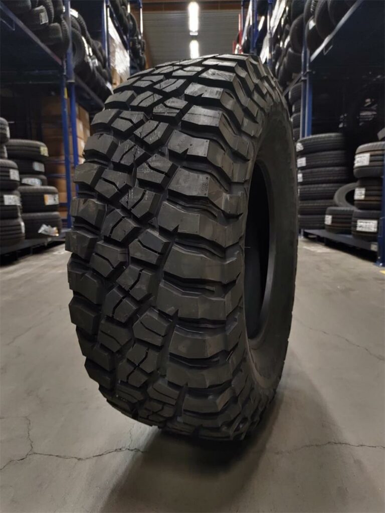 26570R17 121Q BF Goodrich MUD TERRAIN TA KM3 XL Kesarenkaat 1460 1