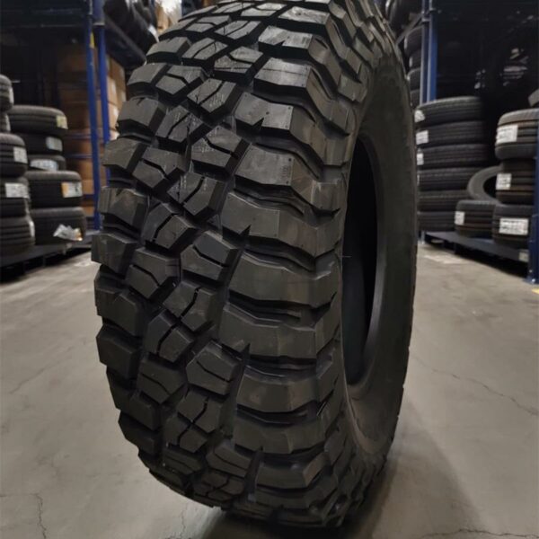 28570R17 121Q BF Goodrich MUD TERRAIN TA KM3 XL Kesarenkaat 1461 1