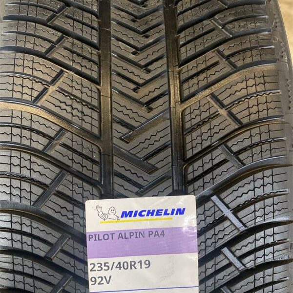 24545R18 100V Michelin PILOT ALPIN PA4 XL MOE ZP Kitkarenkaat 86431 1