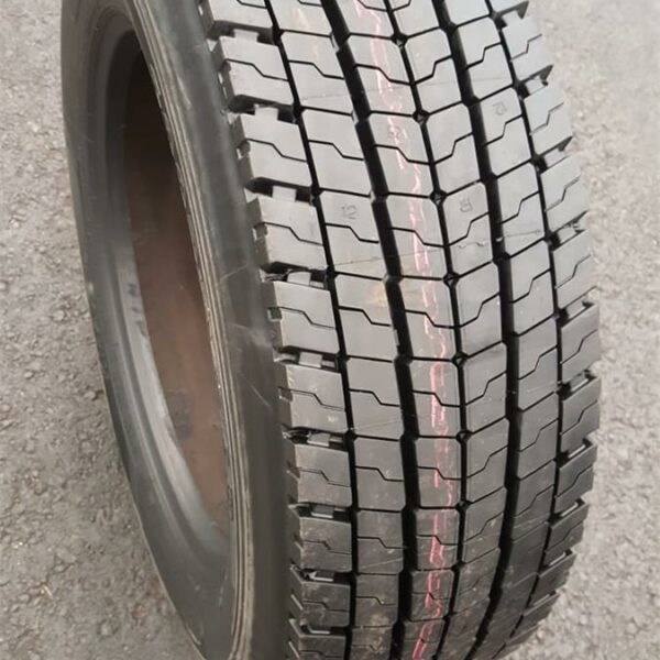 295/80R22.5 KA PINNOITETTU P74 SIS. 1 MICHELIN RUNKO XL DRIVE