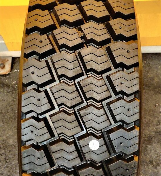 315/70R22.5 156/150L KA PINNOITETTU NOKTOP 21 SIS. 1 BRIDGESTONE RUNKO XL DRIVE
