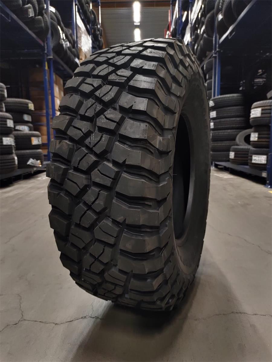 21575R15-100Q-BFGOODRICH-MUD-TERRAIN-TA-KM3_Kesarenkaat_180131_1.jpeg 215/75R15 100Q BFGOODRICH MUD TERRAIN T/A KM3 - Image 1
