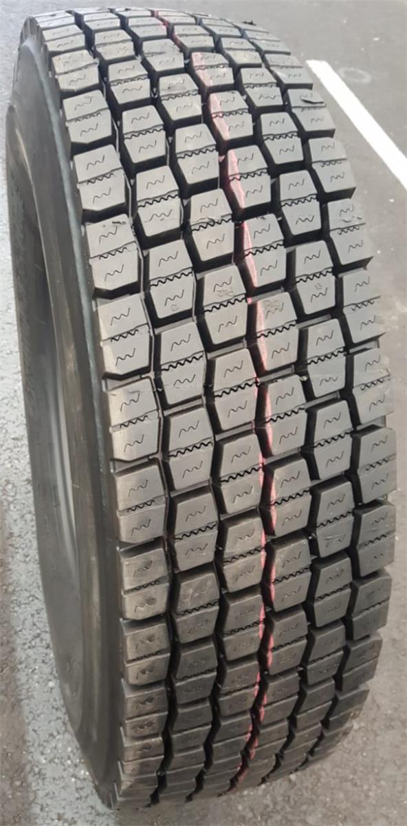 31580R22.5-156150L-KA-PINNOITETTU-P42-SIS.-1-MICHELIN-RUNKO-DRIVE_KA-pinnoitetut_10656_1.jpeg 315/80R22.5 156/150L KA PINNOITETTU P42 SIS. 1 MICHELIN RUNKO DRIVE - Image 1